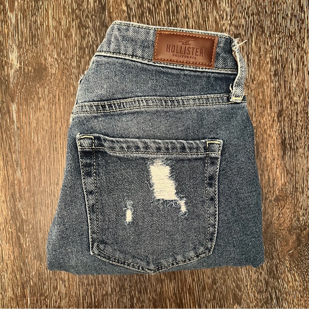 Hollister Curvy High-Rise Distressed Mom Jeans Size 3S